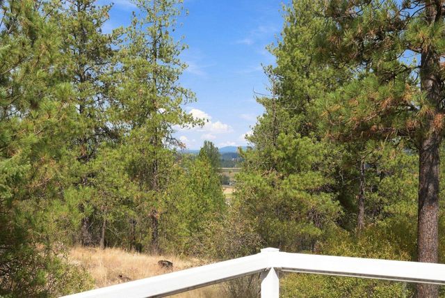 8322 W Cross Cut Rd, Deer Park, WA 99006