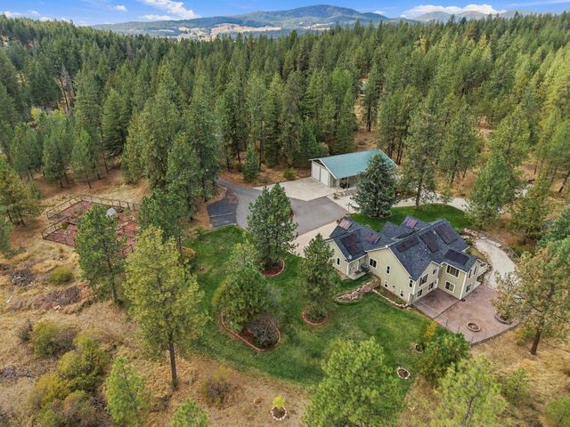 8322 W Cross Cut Rd, Deer Park, WA 99006