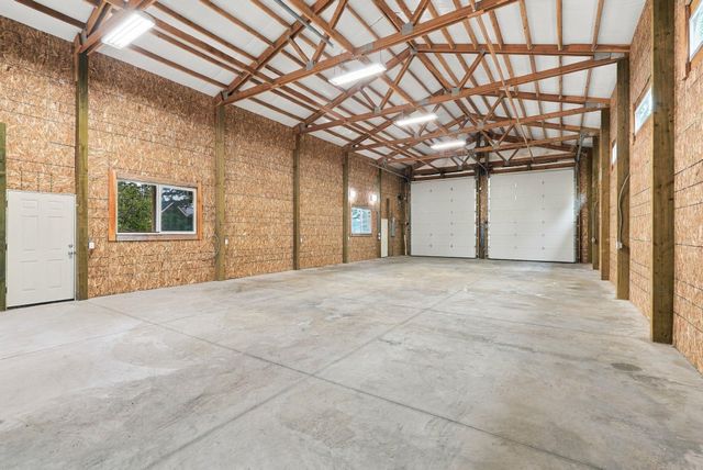 8322 W Cross Cut Rd, Deer Park, WA 99006
