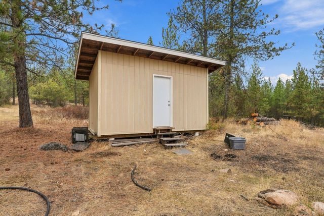 8322 W Cross Cut Rd, Deer Park, WA 99006