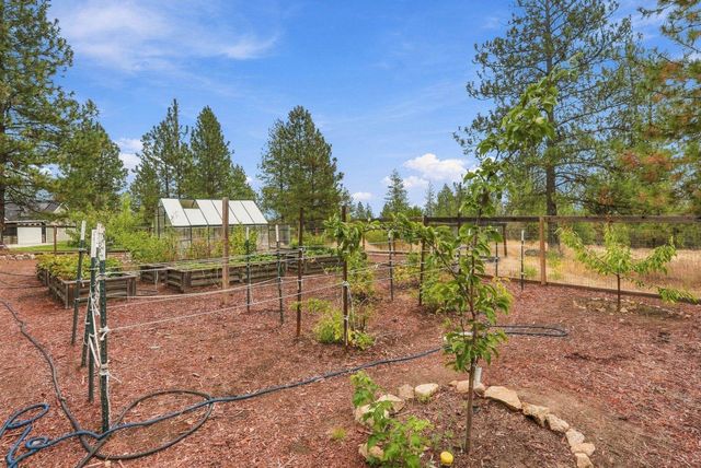 8322 W Cross Cut Rd, Deer Park, WA 99006
