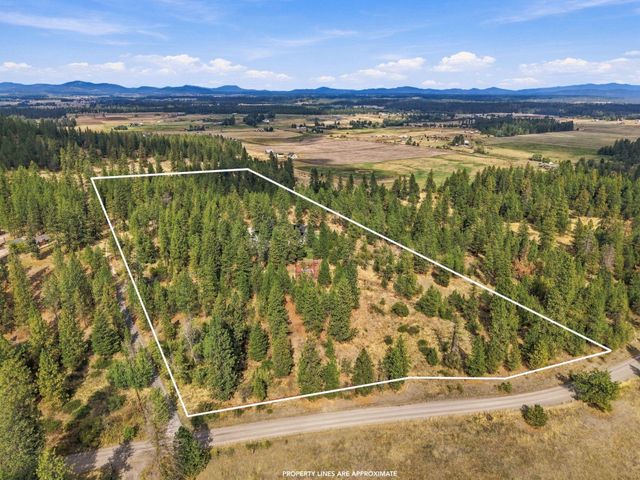 8322 W Cross Cut Rd, Deer Park, WA 99006