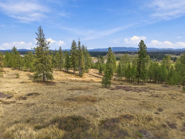 8322 W Cross Cut Rd, Deer Park, WA 99006
