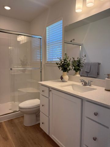 734 NE Rickenbacker Road, Madras, OR 97741