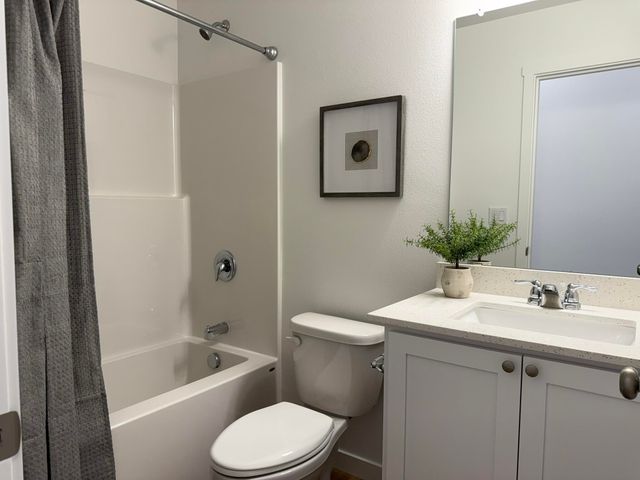 734 NE Rickenbacker Road, Madras, OR 97741