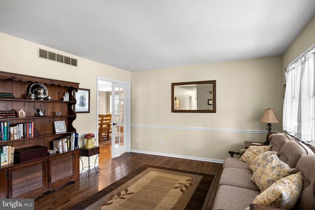 10 NORMANDY DR, Medford, NJ 08055