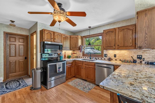 5836 Oakdale COURT, Grafton, WI 53024