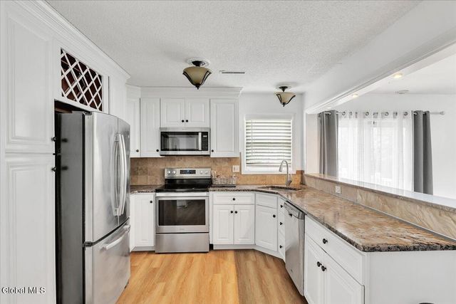 33 Rockefeller Boulevard, East Greenbush, NY 12144