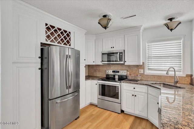 33 Rockefeller Boulevard, East Greenbush, NY 12144