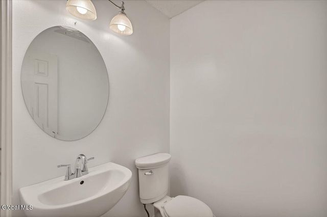 33 Rockefeller Boulevard, East Greenbush, NY 12144