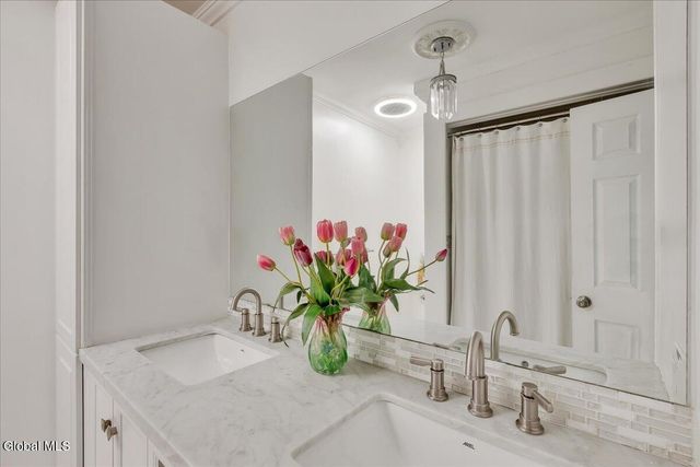 33 Rockefeller Boulevard, East Greenbush, NY 12144