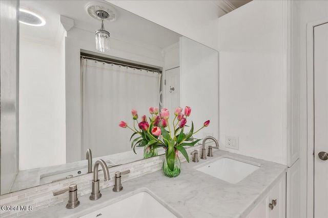 33 Rockefeller Boulevard, East Greenbush, NY 12144