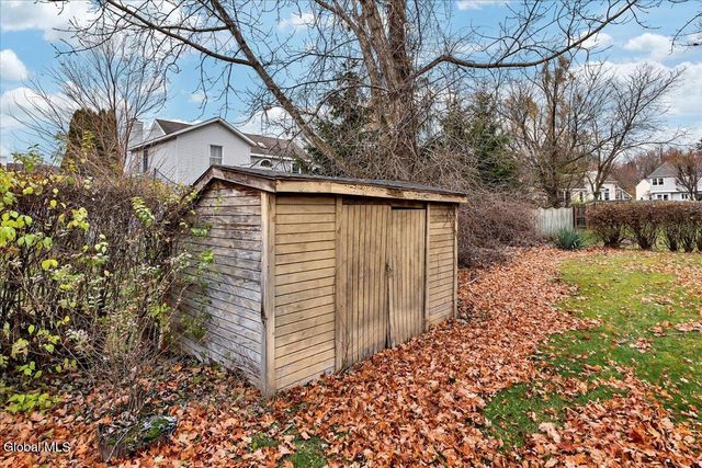 33 Rockefeller Boulevard, East Greenbush, NY 12144