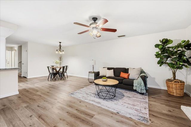 1117 Ravine View Dr, Roseville, CA 95661