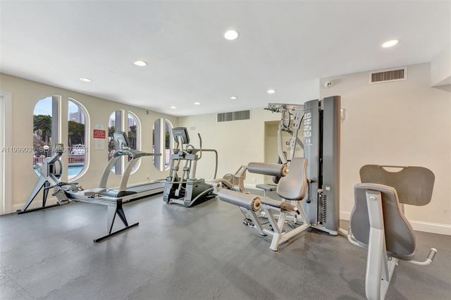 300 Diplomat Pkwy 606, Hallandale Beach, FL 33009