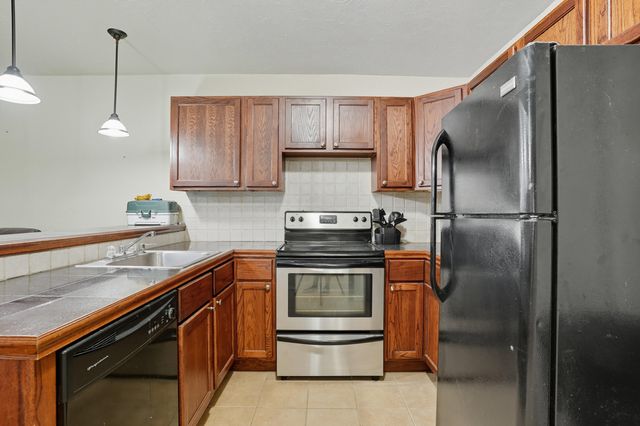 63176 E 282 Road, Grove, OK 74344