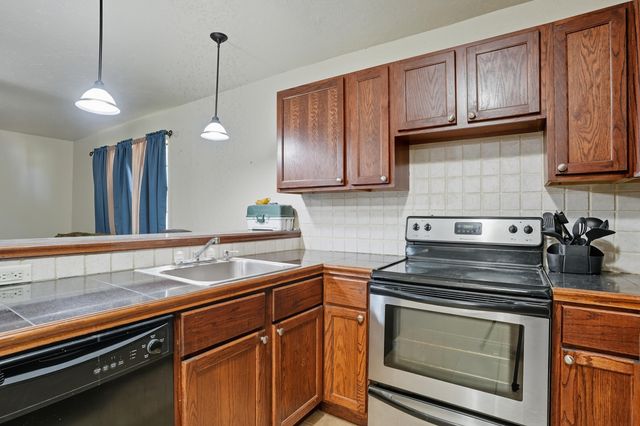 63176 E 282 Road, Grove, OK 74344