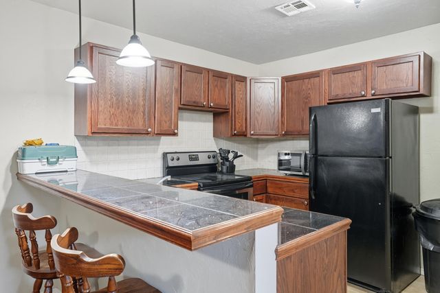 63176 E 282 Road, Grove, OK 74344