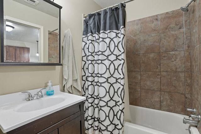 63176 E 282 Road, Grove, OK 74344