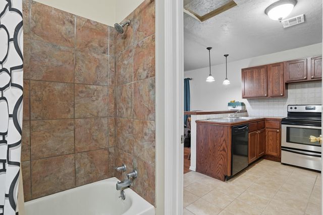 63176 E 282 Road, Grove, OK 74344