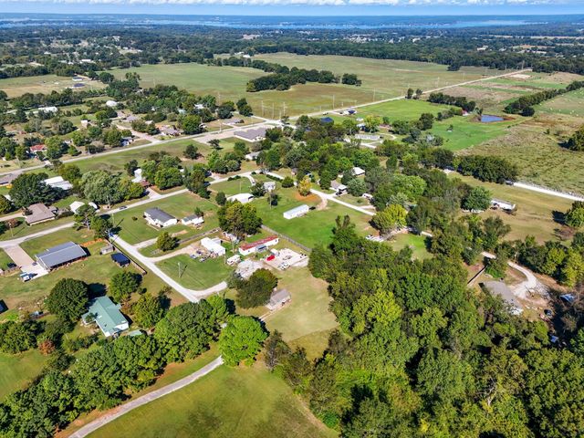 63176 E 282 Road, Grove, OK 74344