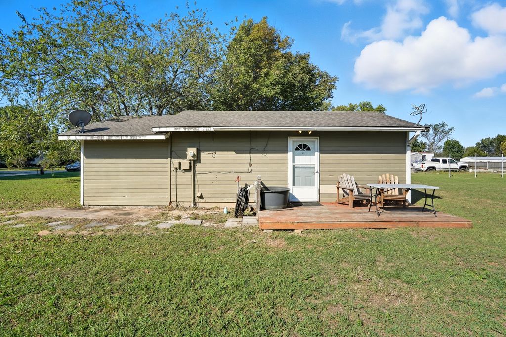 63176 E 282 Road, Grove, OK 74344