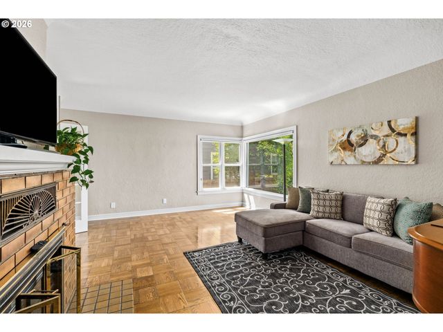 1960 ALDER St, Eugene, OR 97405