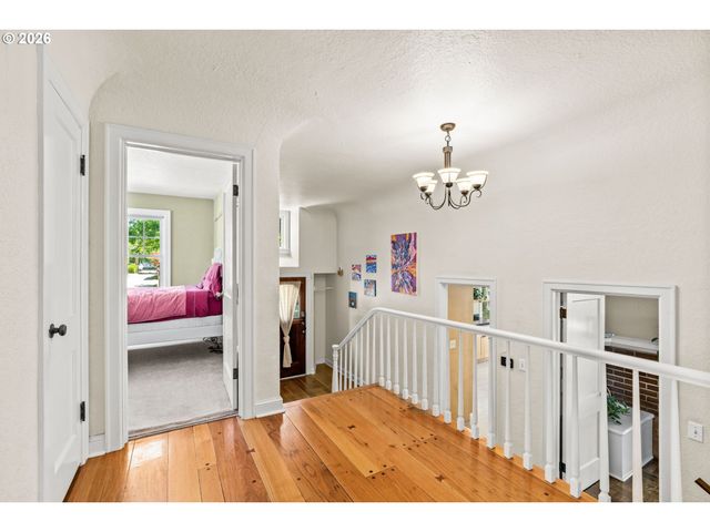 1960 ALDER St, Eugene, OR 97405
