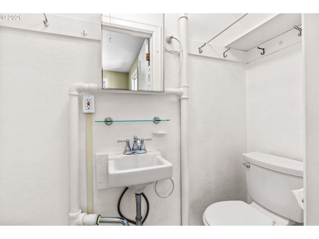 1960 ALDER St, Eugene, OR 97405