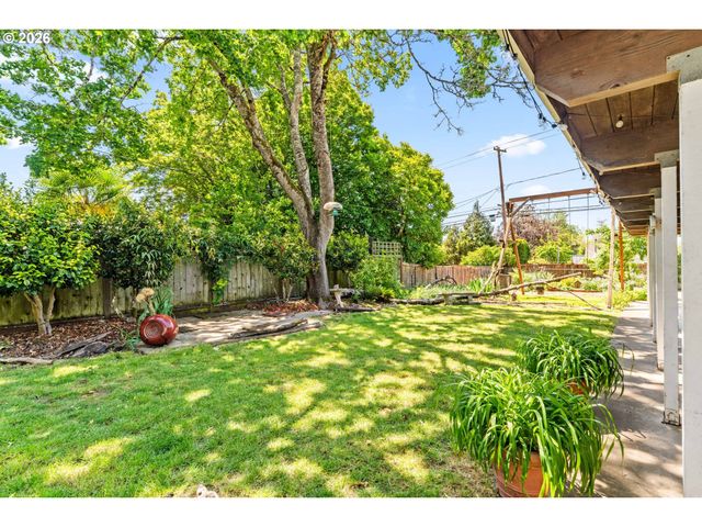 1960 ALDER St, Eugene, OR 97405