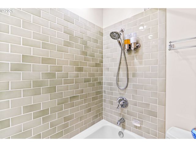 1960 ALDER St, Eugene, OR 97405