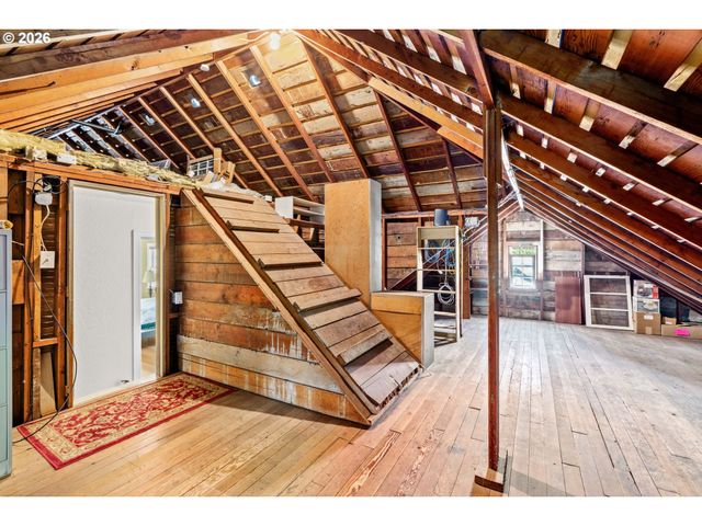 1960 ALDER St, Eugene, OR 97405
