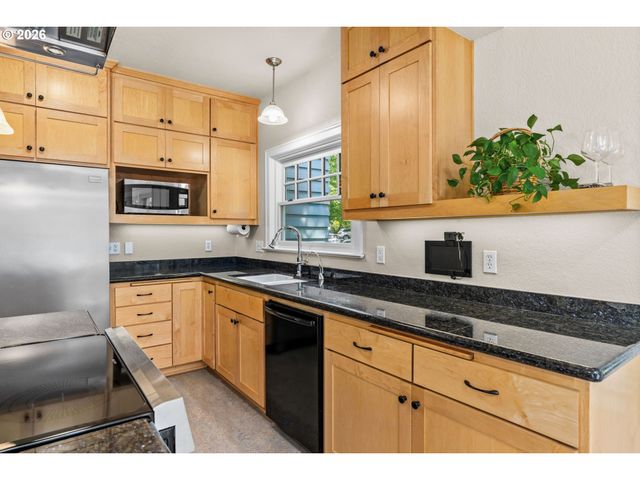 1960 ALDER St, Eugene, OR 97405
