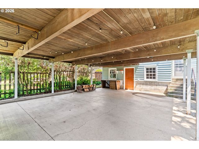 1960 ALDER St, Eugene, OR 97405