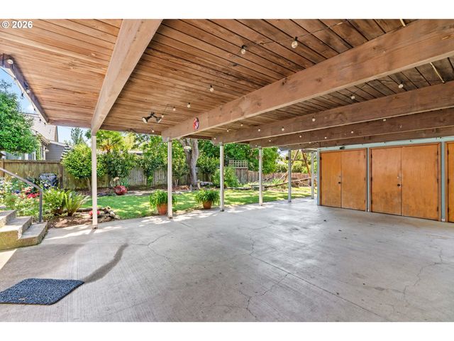 1960 ALDER St, Eugene, OR 97405