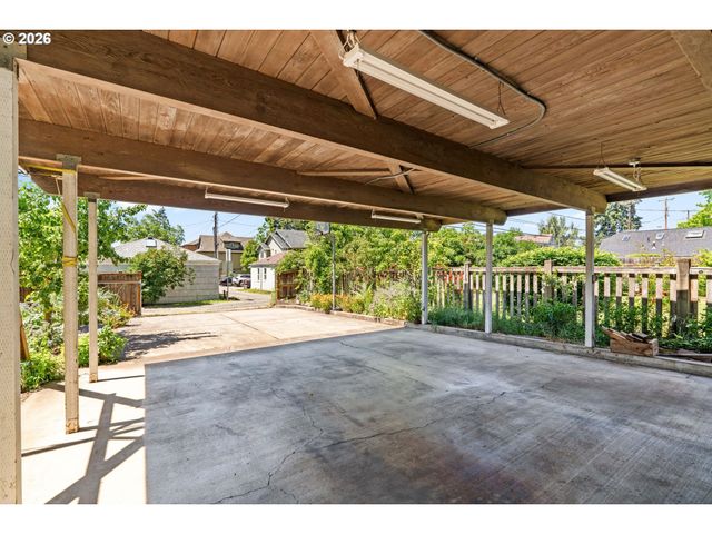 1960 ALDER St, Eugene, OR 97405