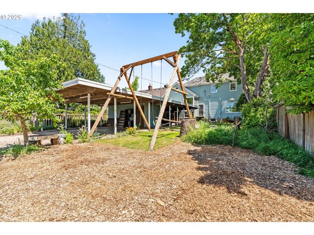 1960 ALDER St, Eugene, OR 97405