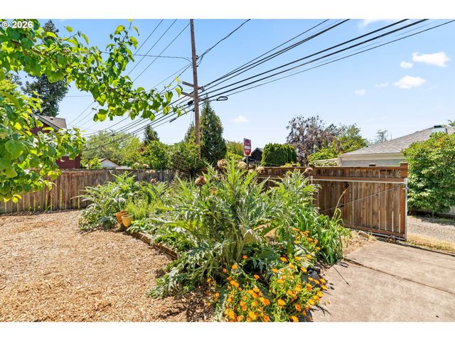 1960 ALDER St, Eugene, OR 97405