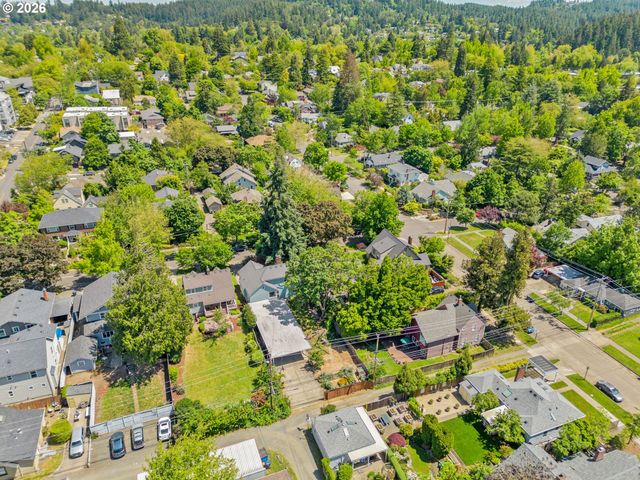 1960 ALDER St, Eugene, OR 97405