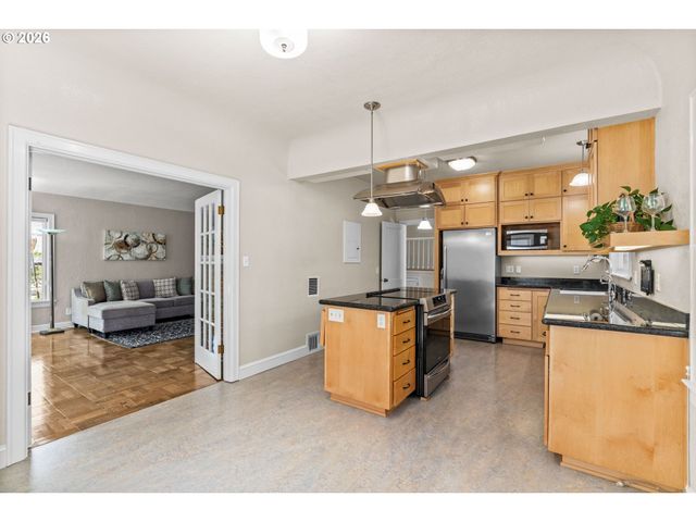 1960 ALDER St, Eugene, OR 97405