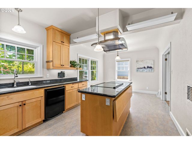 1960 ALDER St, Eugene, OR 97405