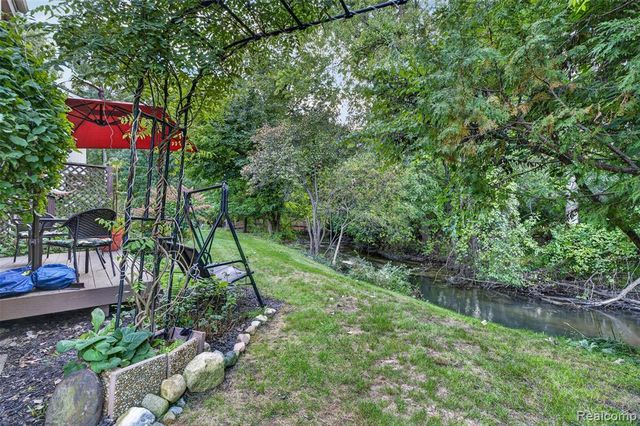 1439 Oakbrook, Rochester Hills, MI 48307