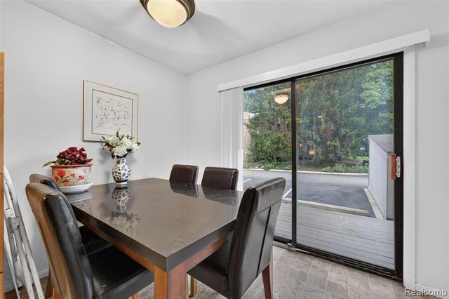 1439 Oakbrook, Rochester Hills, MI 48307