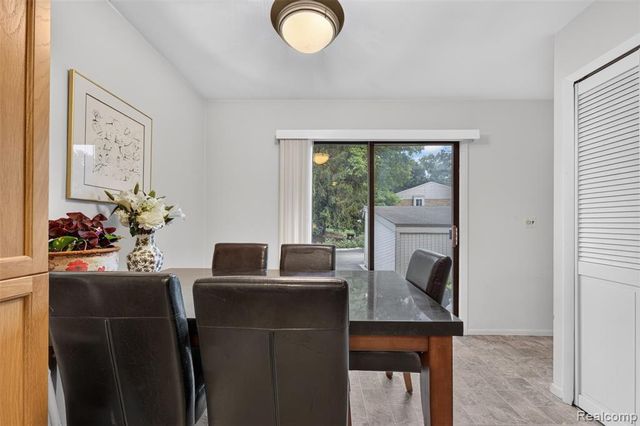 1439 Oakbrook, Rochester Hills, MI 48307