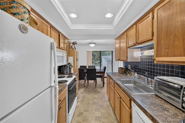 1439 Oakbrook, Rochester Hills, MI 48307