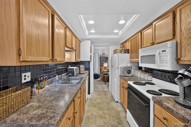1439 Oakbrook, Rochester Hills, MI 48307