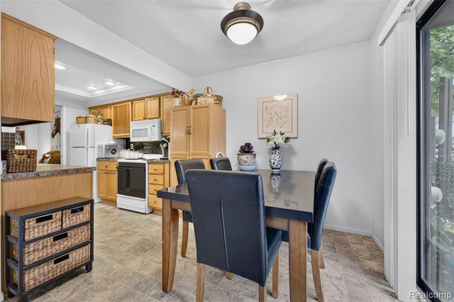 1439 Oakbrook, Rochester Hills, MI 48307