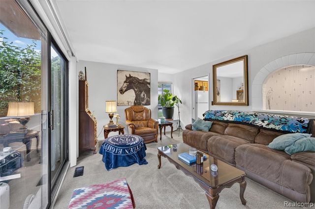 1439 Oakbrook, Rochester Hills, MI 48307