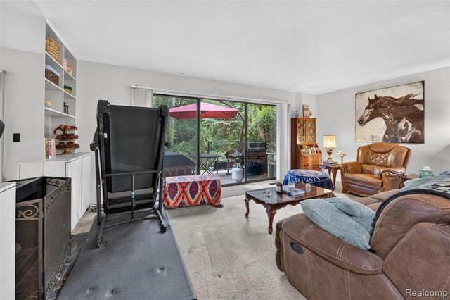 1439 Oakbrook, Rochester Hills, MI 48307