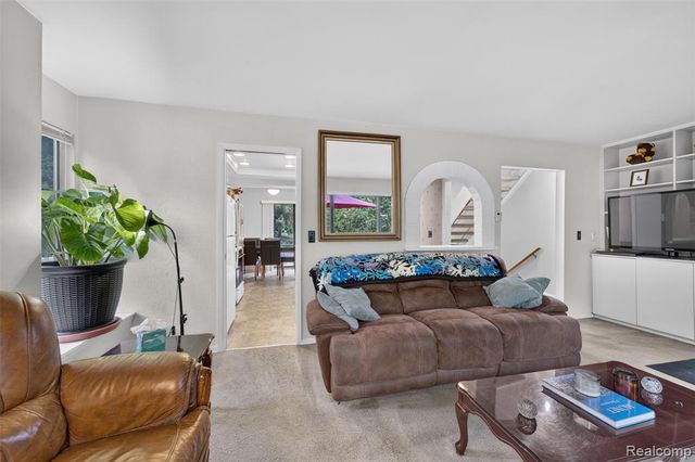1439 Oakbrook, Rochester Hills, MI 48307